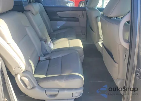 2011 Honda Odyssey Touring z USA, uszkodzony, nr VIN 5FNRL5H96BB010938